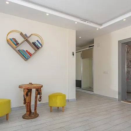 Nilo - Kalkan'da 2+1 Muhafazakar Tatil Villasi Appartement