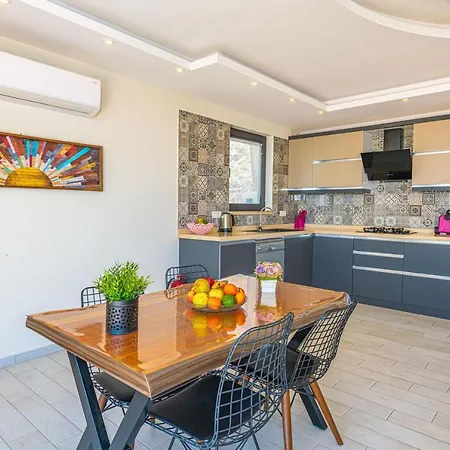 Nilo - Kalkan'da 2+1 Muhafazakar Tatil Villasi * Kaş